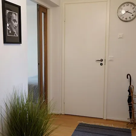 A Two-bedroom With River View Lägenhet *